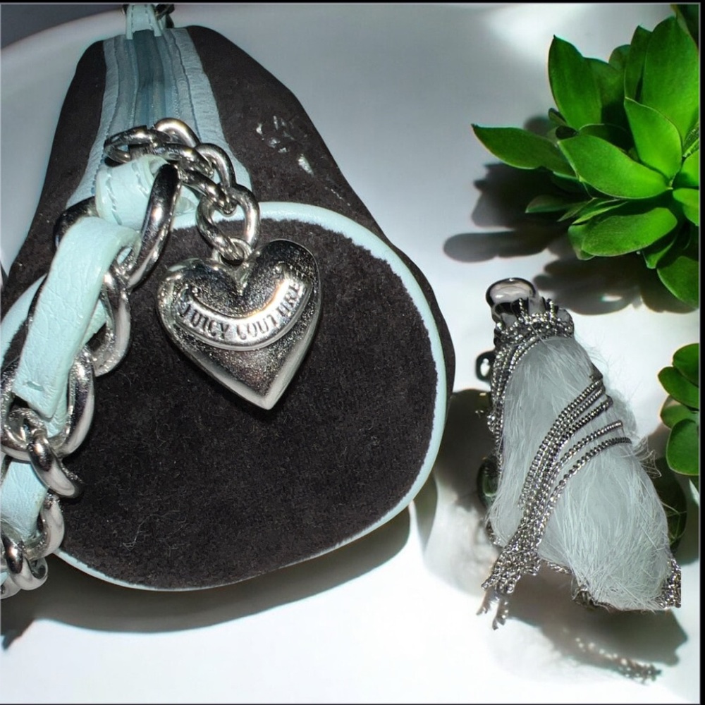 VINTAGE🌸 Juicy Couture Mini Barrel with RARE Rabbit Foot Charm🩵🖤 - Picture 11 of 11